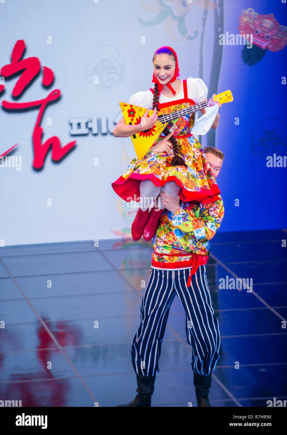 Des danseurs Russain de Rovesniki Choreographic ensemble se produisent au festival de la danse maskale qui s'est tenu à Andong, en Corée du Sud Banque D'Images