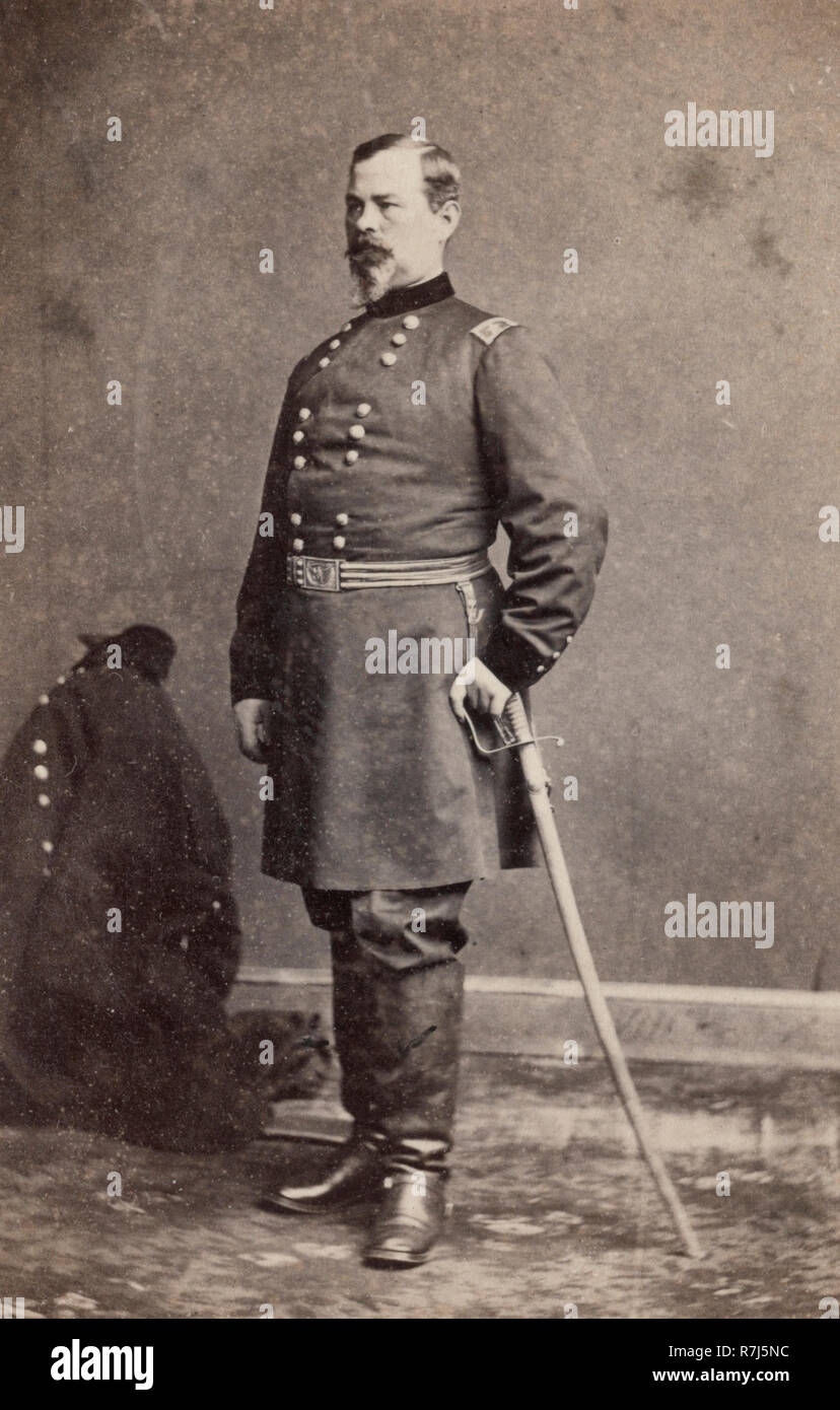 Le Major-général Irvin McDowell d'Aide de Camp U.S. Infantry Regiment, bénévoles en uniforme avec une épée, circa 1863 Banque D'Images