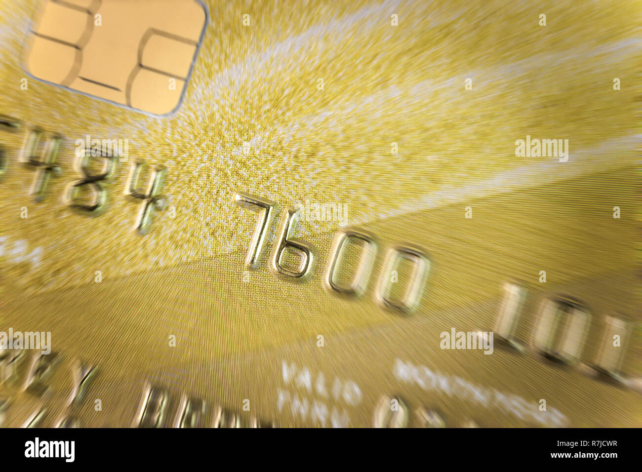 Fragment d'une carte de crédit or avec effet de flou en libre Banque D'Images
