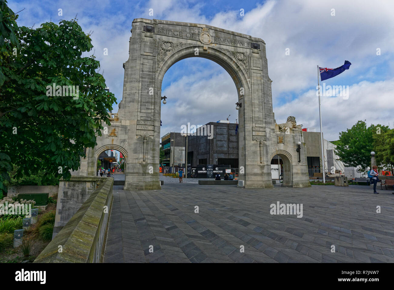 La Journée de l'ANZAC. Bridge of Remembrance, Christchurch, Nouvelle-Zélande. Se souvenir des morts de la guerre pour mettre fin à toutes les guerres. Banque D'Images