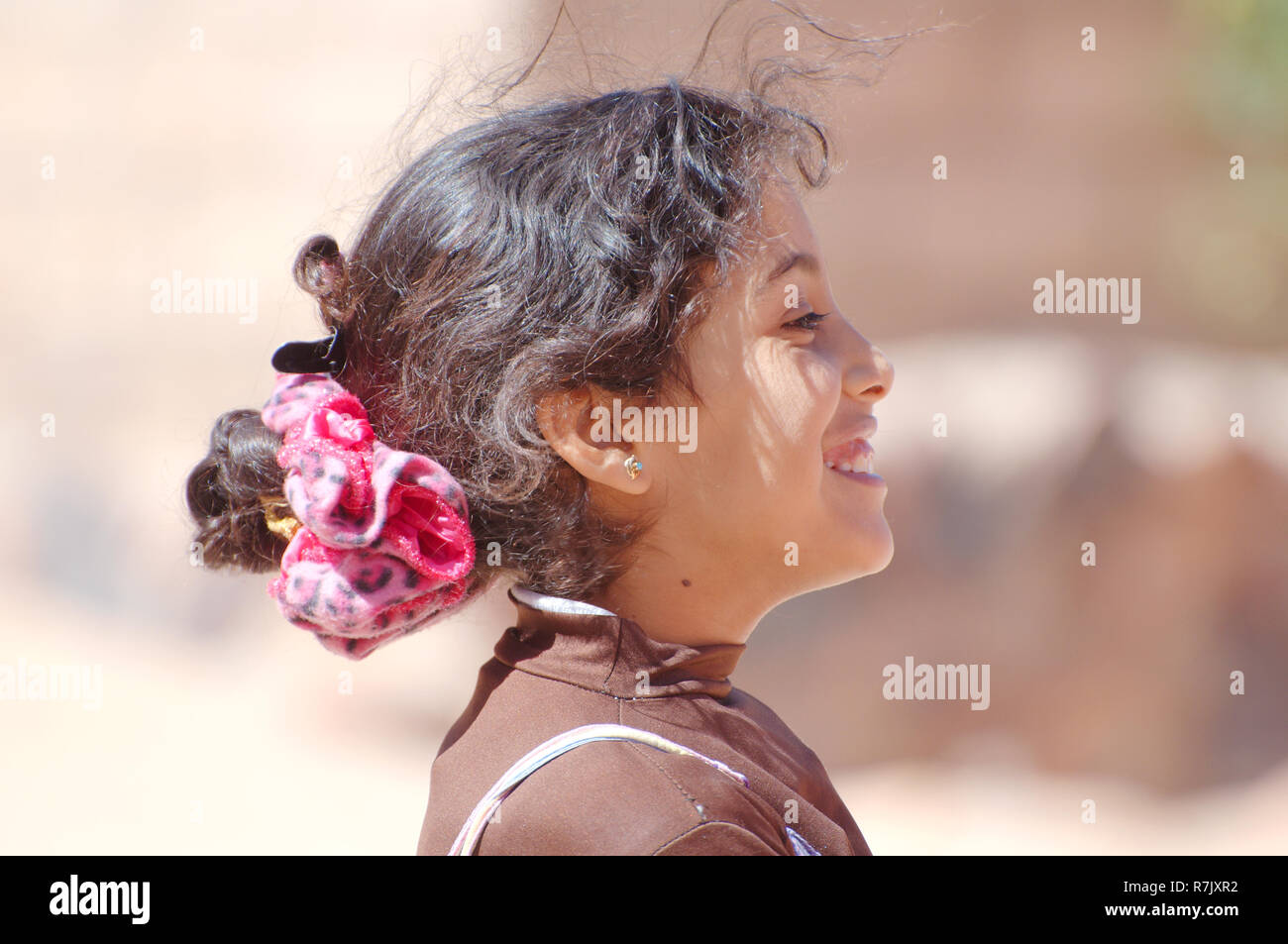 Portrait d'un Bédouin, jeune fille moderne de la péninsule du Sinaï, Égypte Banque D'Images