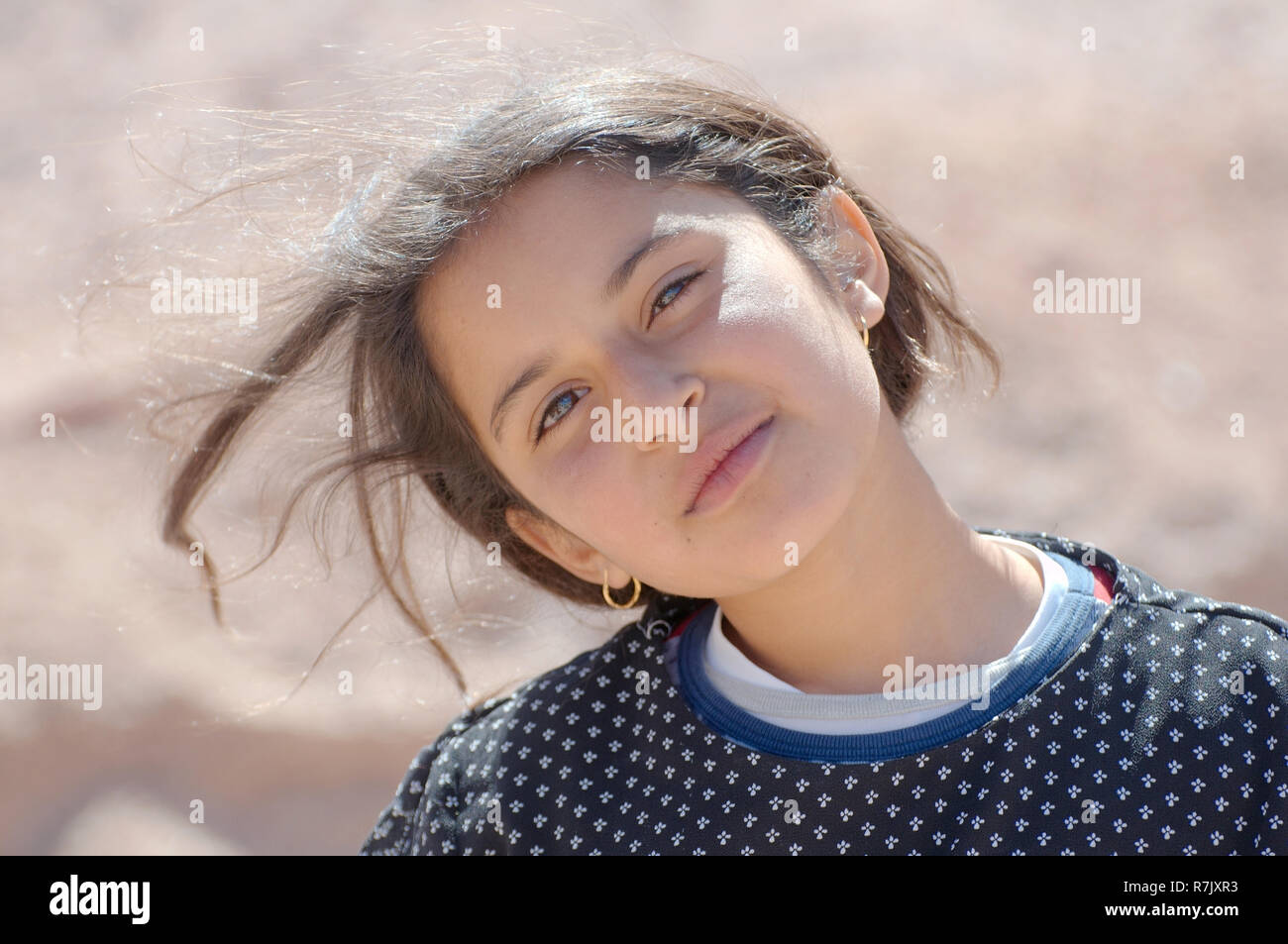 Portrait d'un Bédouin, jeune fille moderne de la péninsule du Sinaï, Égypte Banque D'Images