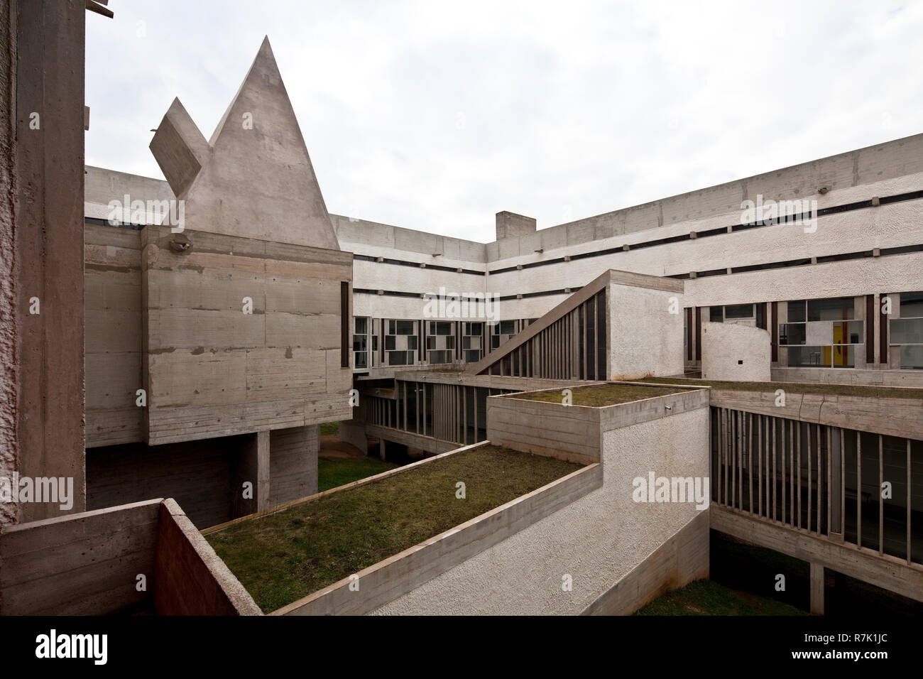 Éveux bei Lyon, Kloster Sainte-Marie de La Tourette, 1956-1960 von Le Corbusier, Innenhof Banque D'Images