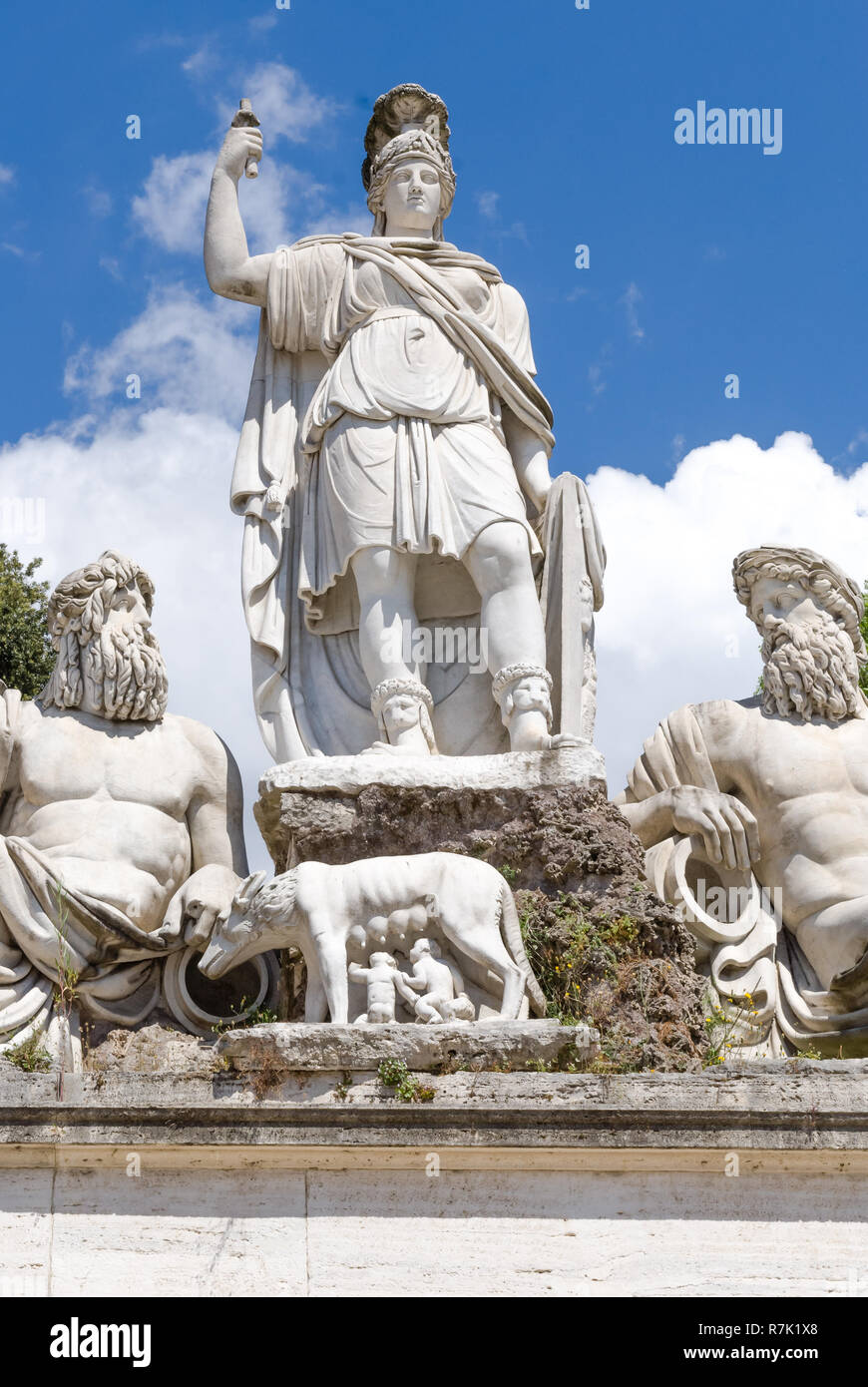 Fontaine au pied de la statue de Romulus et Remus, les fondateurs de Rome,  la Piazza del Popolo, Rome, Italie Photo Stock - Alamy