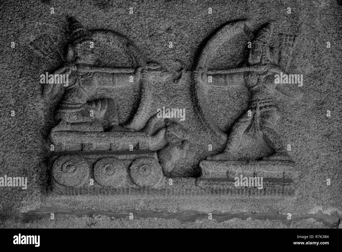 Idoles sculptées sur le mur extérieur du temple Hazara Rama, Hampi, Karnataka, Inde Banque D'Images