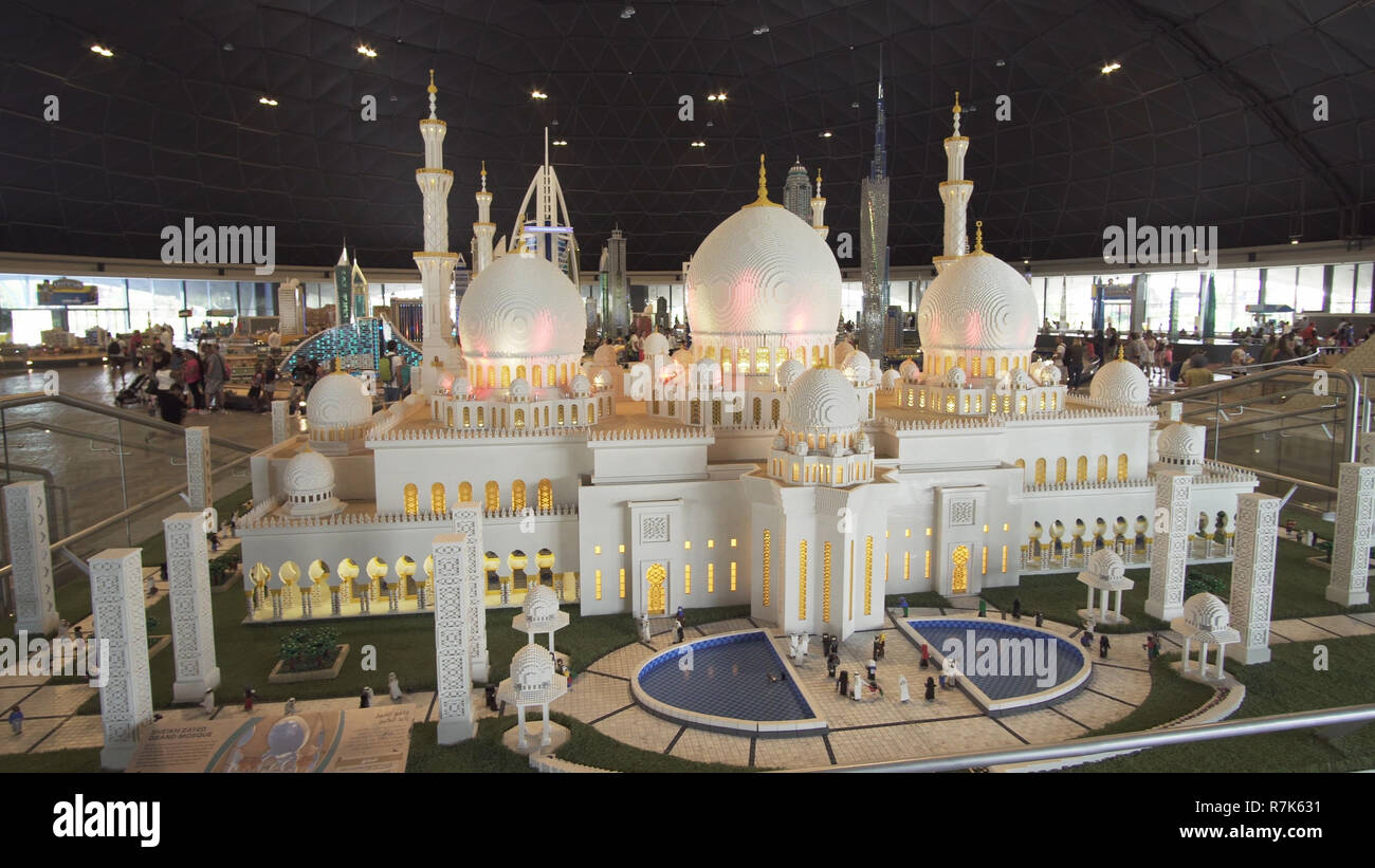 Exposition de maquettes à la Grande Mosquée Sheikh Zayed faites de morceaux de Lego dans Miniland Legoland à Dubaï Parcs et Resorts Banque D'Images