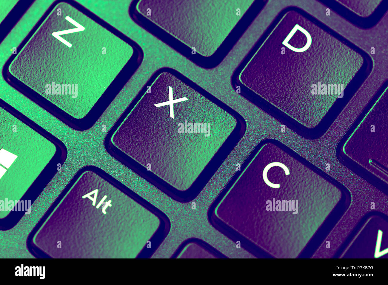 Close up image of violet vert avec clavier touche x Banque D'Images