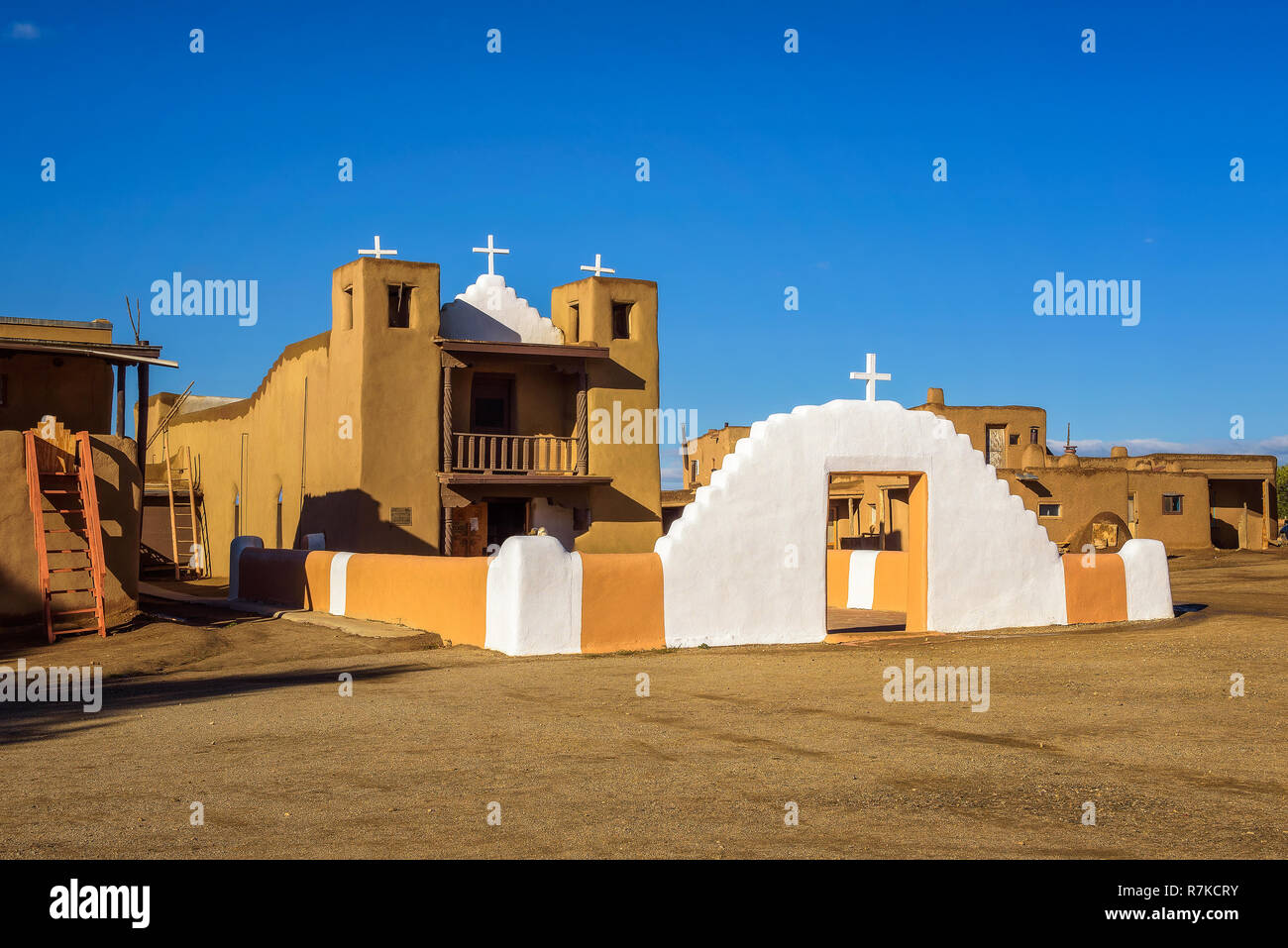 L'église de San Geronimo à Taos Pueblo, New Mexico Banque D'Images