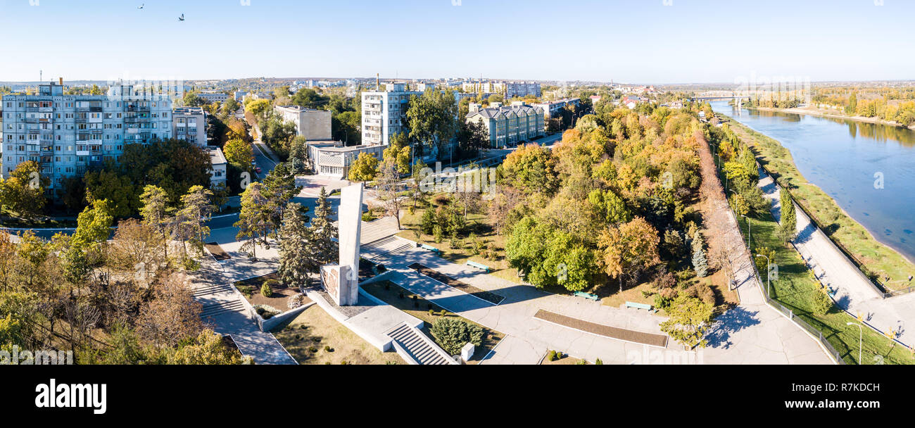 Vue aérienne de de Bendery (Bender) sur la rivière de Dniestr, à rompre Pridnestrovian (République moldave de Transnistrie Transnistrie PMR ; ;) (Moldova) Banque D'Images