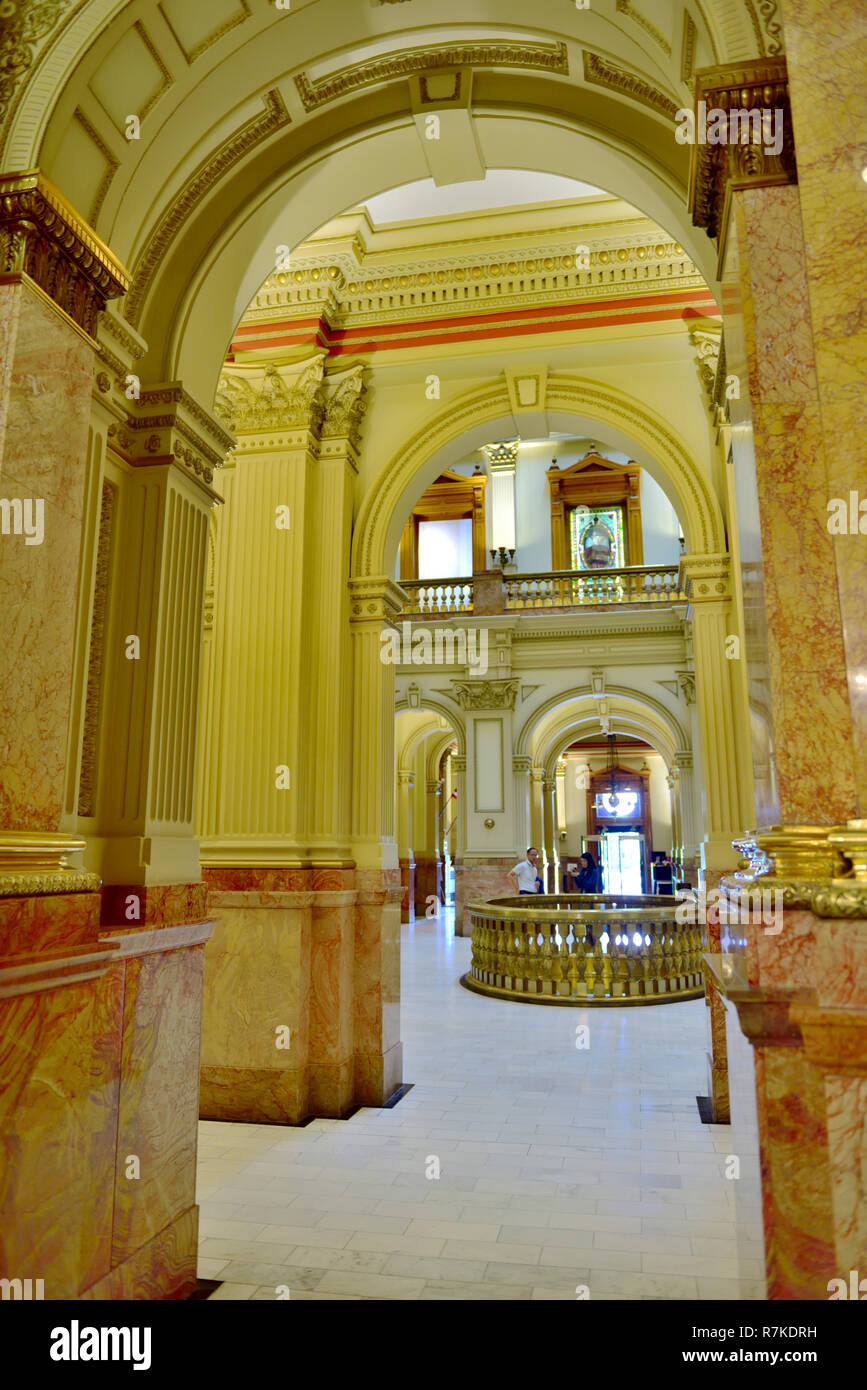 Grâce à la capitale de l'État du Colorado en bâtiment à halls et couloirs au-delà, Denver, États-Unis Banque D'Images
