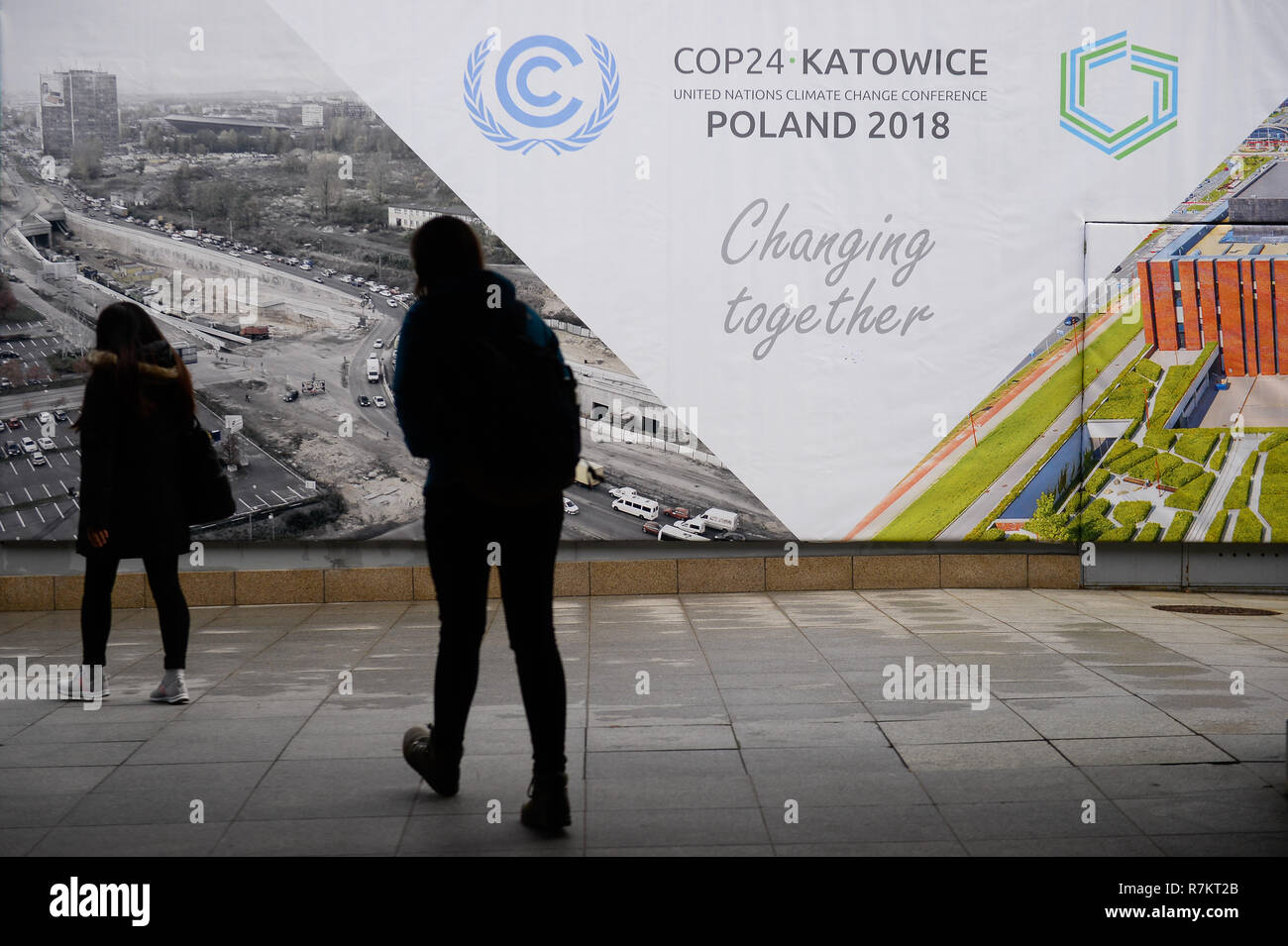 Les participants ont vu l'adoption par la CDP24 annonce à côté de la salle de conférence des Nations Unies sur les changements climatiques (COP24). 2018 La conférence des Nations Unies sur les changements climatiques (COP24) est maintenant dans la deuxième semaine de négociations et se termine le 14 décembre à Katowice. Banque D'Images