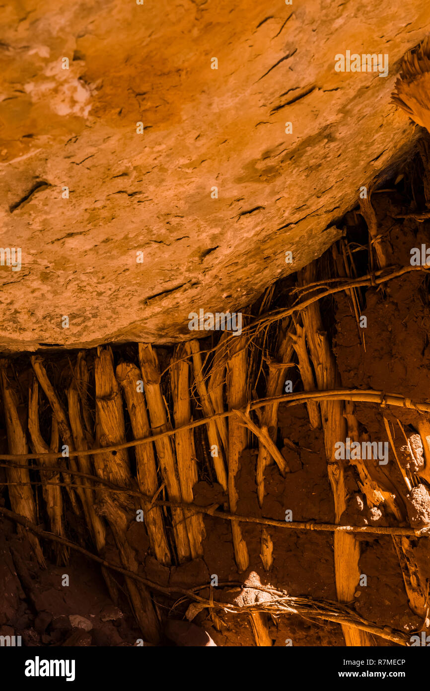 La construction à l'aide de boue et de Jacal sticks à Moon House Ruin sur Cedar Mesa, un village ancestral Puebloan jadis partie d'Oreilles Ours National Monument, l'Uta Banque D'Images