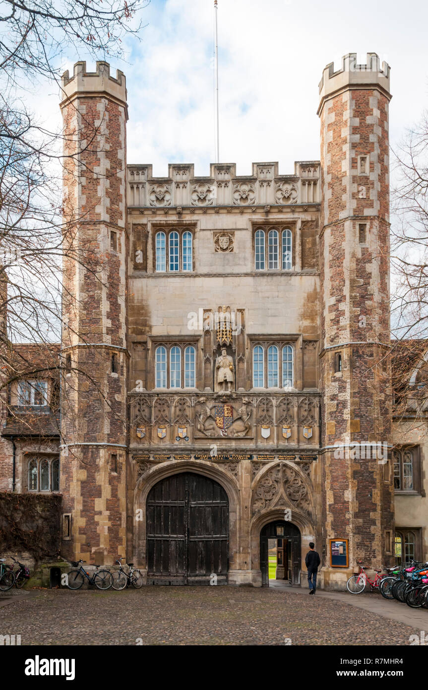 La grande porte du Trinity College de Cambridge. Banque D'Images