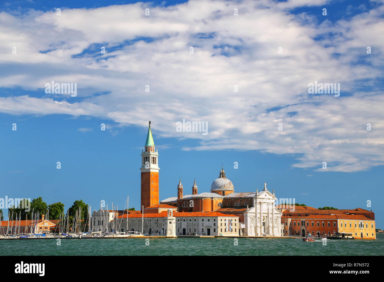 L'île de San Giorgio Maggiore à Venise, Italie. Venise est situé dans un groupe de 117 petites îles qui sont séparés par des canaux et reliés par un pont Banque D'Images