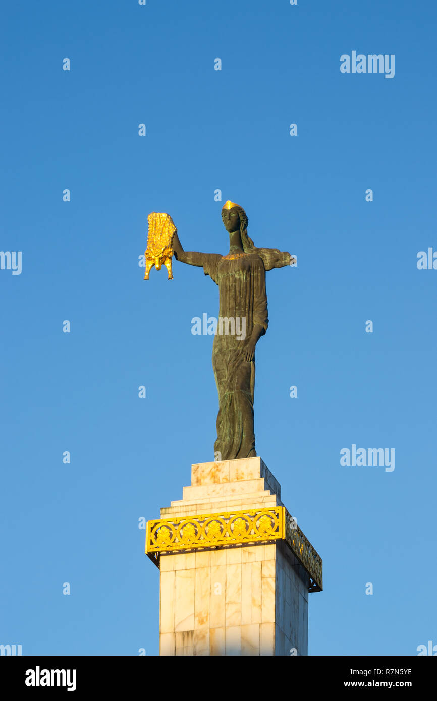 Statue de Medea au Europe Plaza de Batumi, Géorgie Banque D'Images