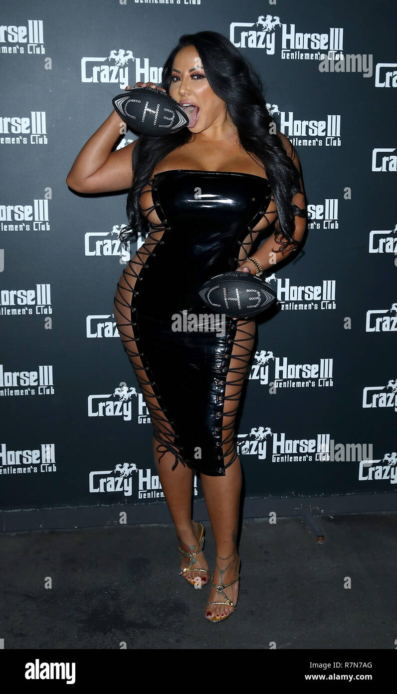 Adult Film Star Kiara Mia D accueillir Late Night Partie Du Crazy Horse adult-film-star-kiara-mia-d-accueillir-late-night-partie-du-crazy-horse