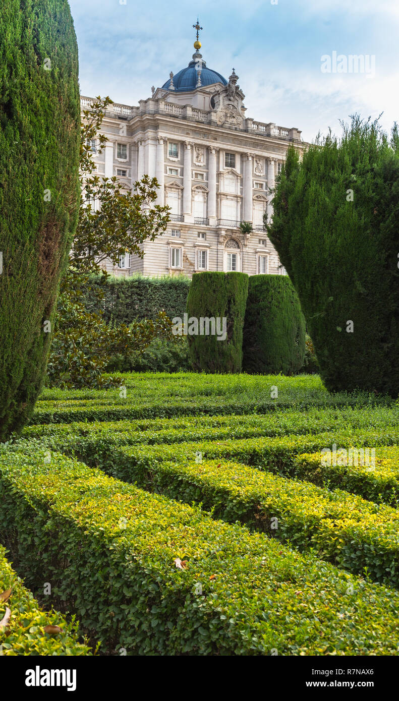 Les Jardins de Sabatini et le Palais Royal de Madrid, Banque D'Images
