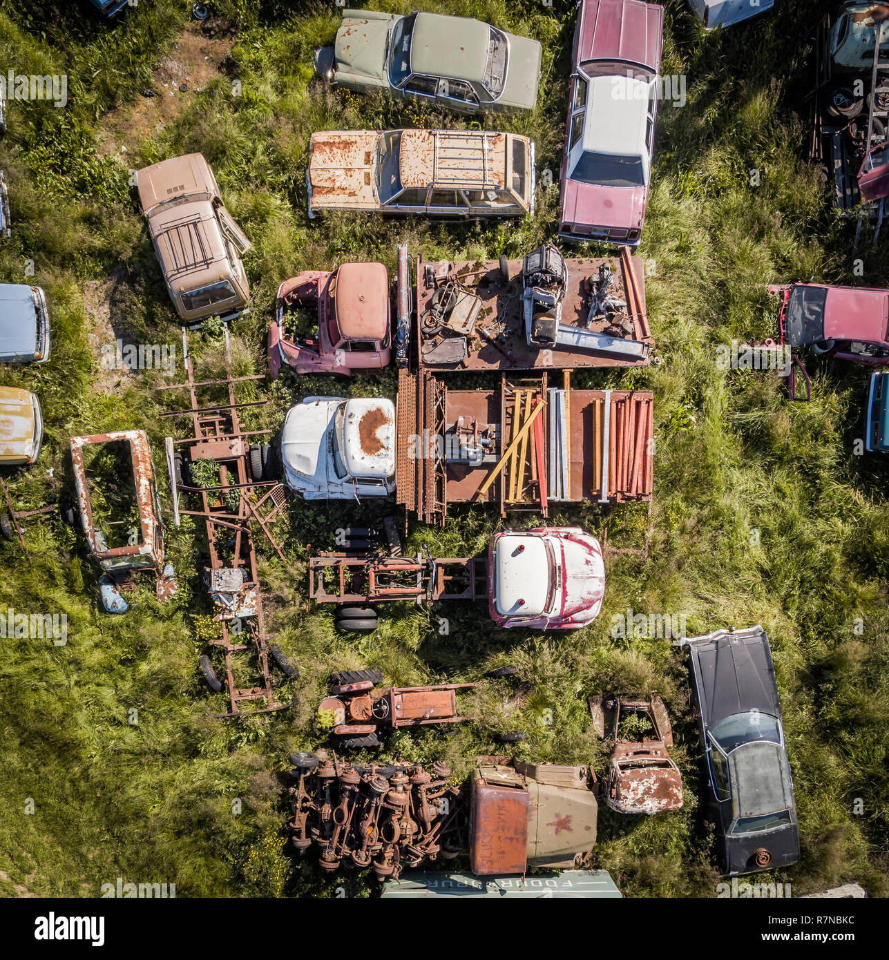 Voitures anciennes à l'Ystafell Museum, du nord de l'Islande. Cette image est tourné à l'aide d'un drone. Banque D'Images