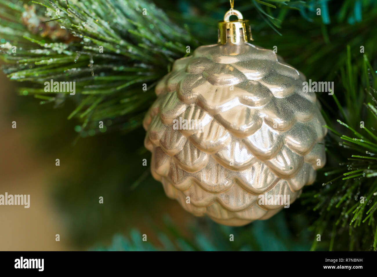 Libre de noël la décoration ornement suspendu à un arbre de Noël Banque D'Images