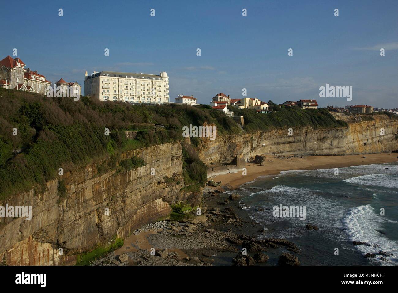 France, Pyrénées Atlantiques, Pays Basque, Biarritz, l'hôtel Regina sur le Clift, en face de l'océan Banque D'Images