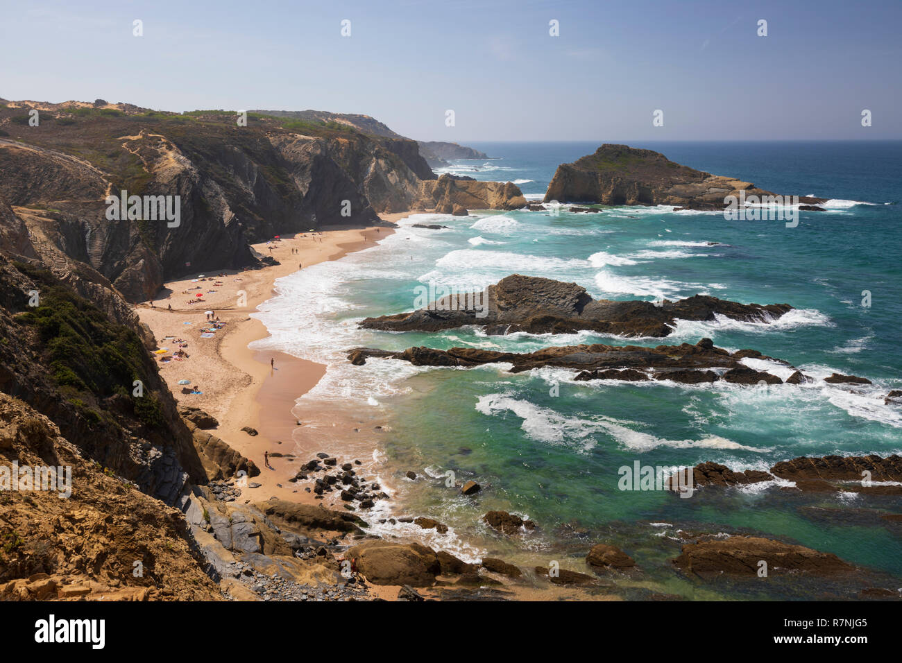 Praia dos Alteirinhos et afficher le long de la côte atlantique, robuste, Zambujeira do Mar, de l'Alentejo, Portugal, Europe Banque D'Images
