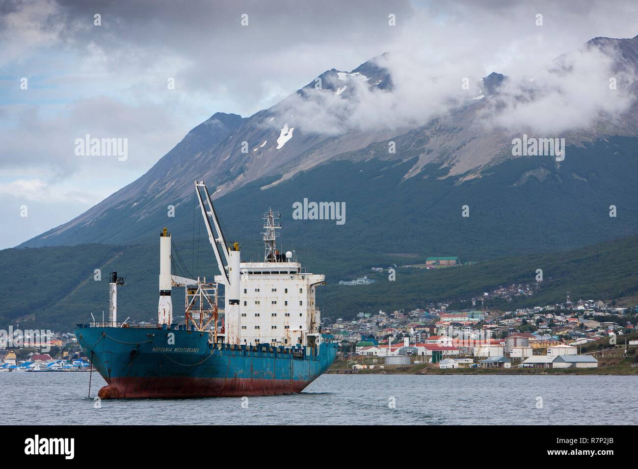 L'Argentine, la province de Terre de Feu, Ushuaia, la ville est considérée comme le point le plus au sud du monde, avec vue sur Ushuaia et le Canal de Beagle Banque D'Images