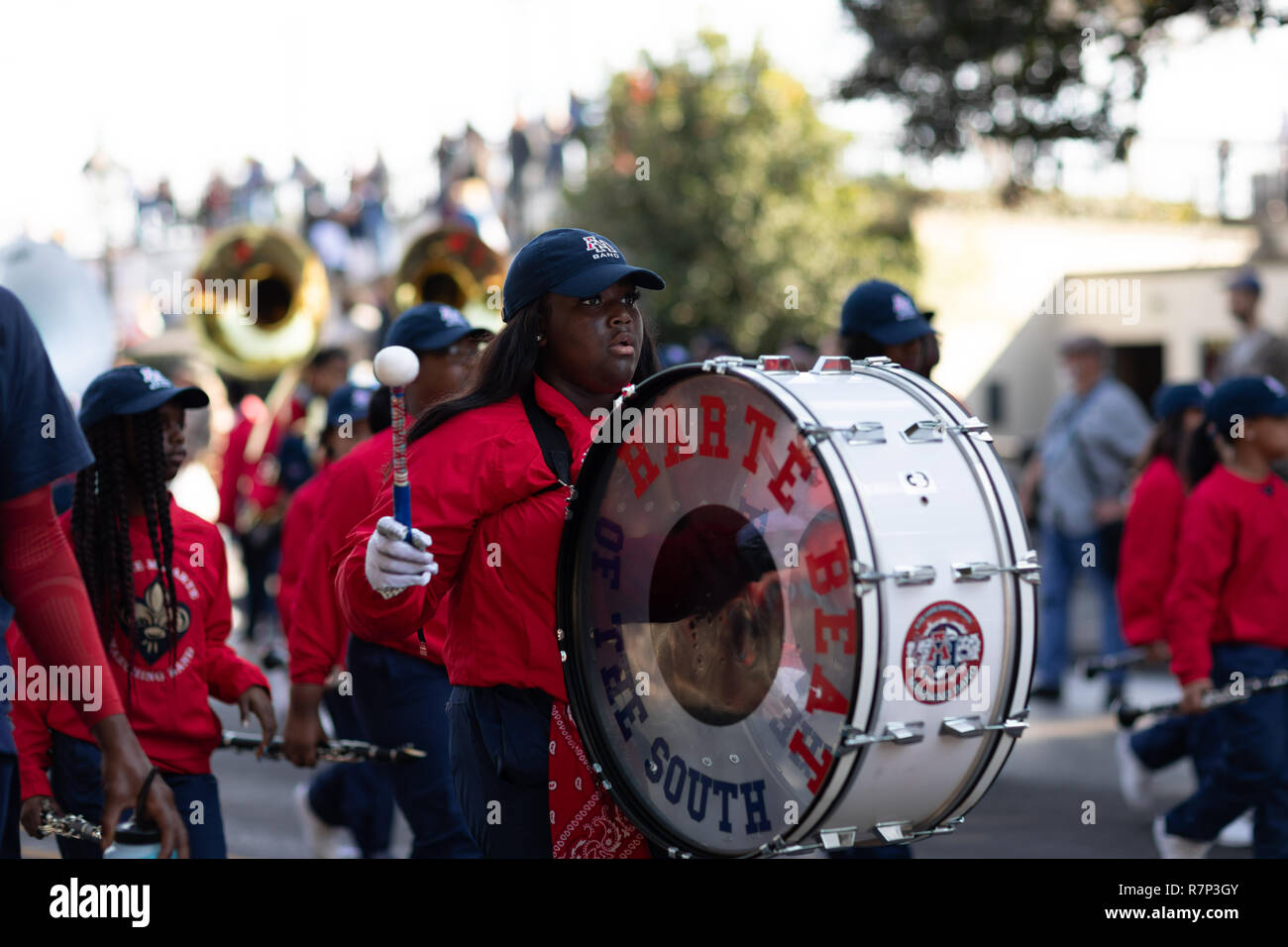 La Nouvelle Orléans, Louisiane, USA - 24 novembre 2018 : le Bayou Classic Parade, membre de l'Alice Harte Charter School Marching Band se produiront au Banque D'Images