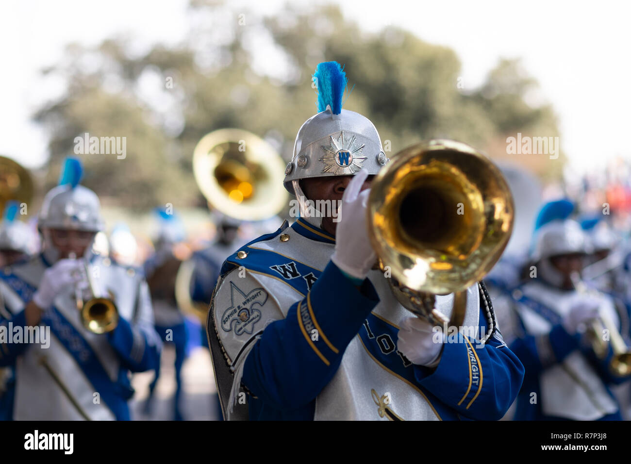 La Nouvelle Orléans, Louisiane, USA - 24 novembre 2018 : le Bayou Classic Parade, membres du S.B. Wright Charter School marching band à la parade Banque D'Images