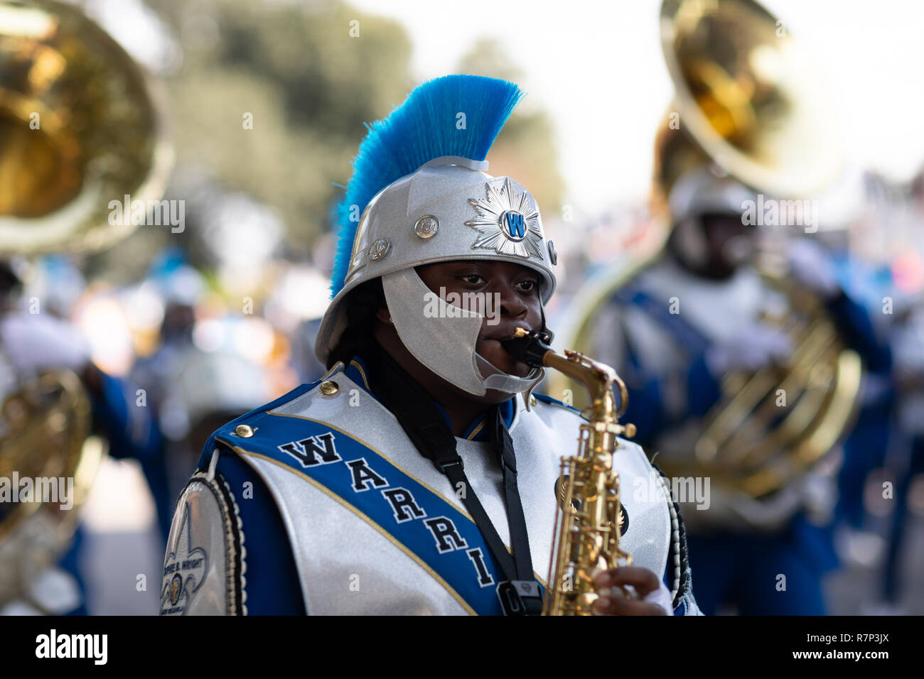 La Nouvelle Orléans, Louisiane, USA - 24 novembre 2018 : le Bayou Classic Parade, membres du S.B. Wright Charter School marching band à la parade Banque D'Images