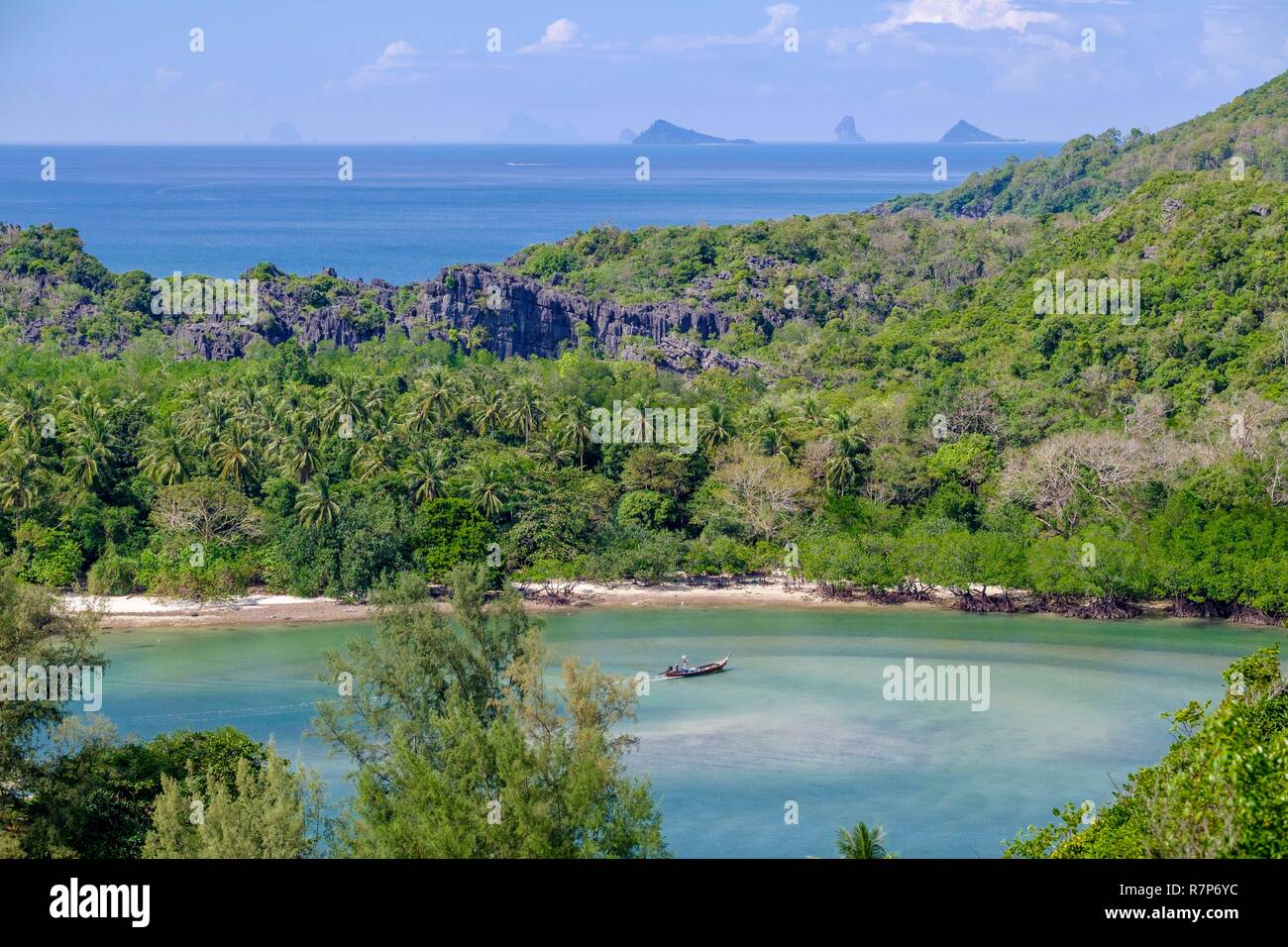 La Thaïlande, province de Phang Nga, Parc national marin de Tarutao, Ko Tarutao island, vue panoramique à partir de la TOE Boo (falaise ou à Bu) Banque D'Images