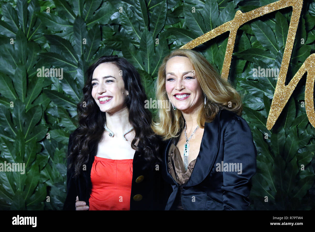 Elizabeth Jagger, Jerry Hall, Royal Albert Hall, Londres, Royaume-Uni. 11Th Feb 2018. Le Fashion Awards 2018, Royal Albert Hall, Kensington Gore, Londres, Royaume-Uni, 10 décembre 2018, photo de Richard Goldschmidt : Riche de crédit Gold/Alamy Live News Banque D'Images