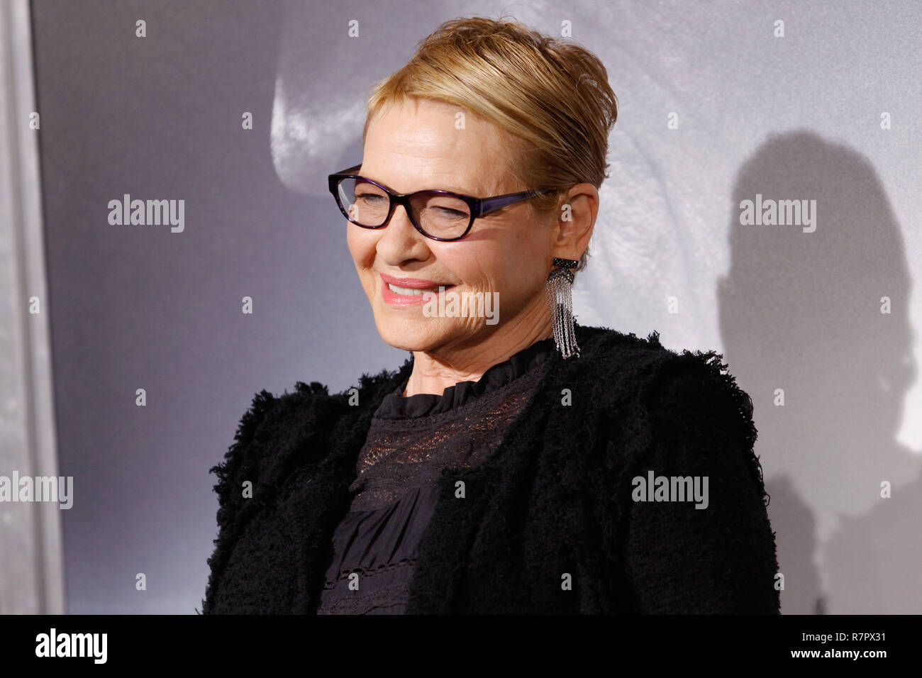 Westwood, Californie, USA. 11Th Feb 2018. Dianne Wiest lors de la première mondiale de la Warner Bros' 'La mule' qui s'est tenue au Regency Village Theatre de Westwood, CA, le 10 décembre 2018. Photo par Joseph Martinez / PictureLux PictureLux / Crédit : Les Archives de Hollywood/Alamy Live News Banque D'Images