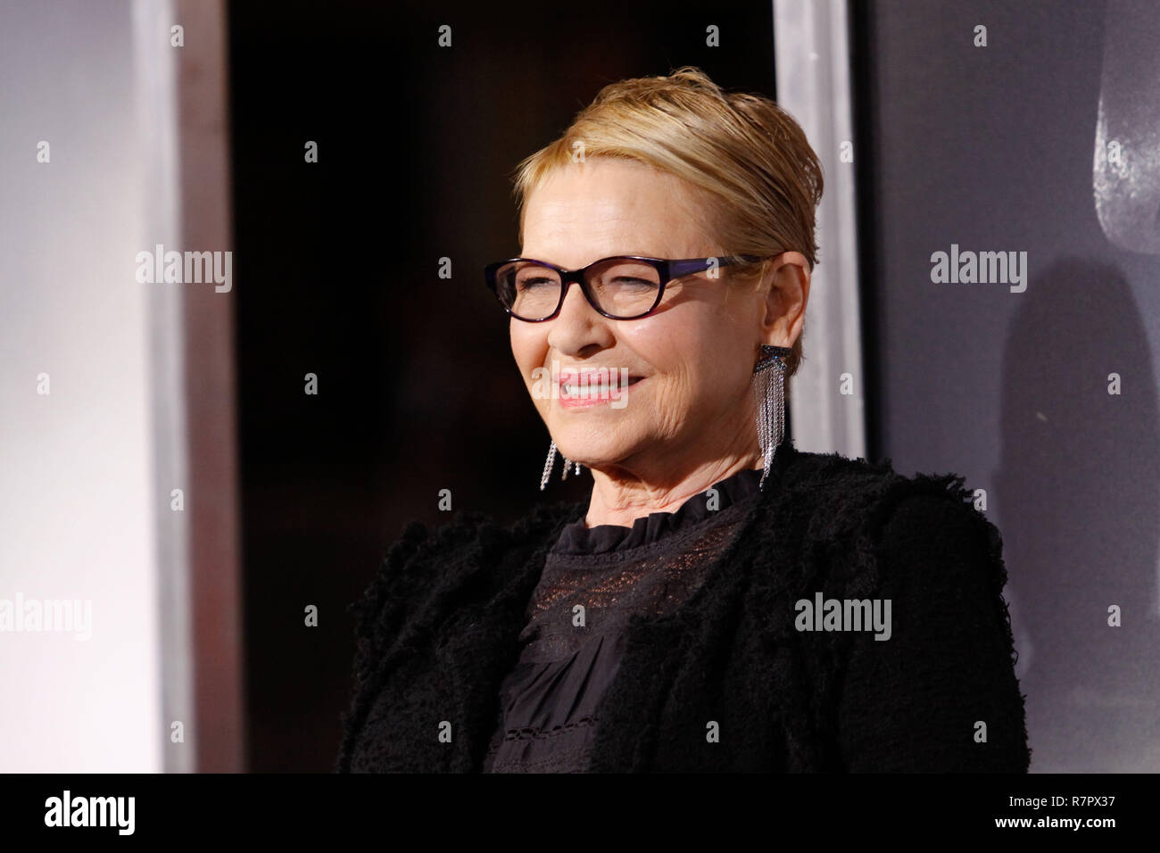Westwood, Californie, USA. 11Th Feb 2018. Dianne Wiest lors de la première mondiale de la Warner Bros' 'La mule' qui s'est tenue au Regency Village Theatre de Westwood, CA, le 10 décembre 2018. Photo par Joseph Martinez / PictureLux PictureLux / Crédit : Les Archives de Hollywood/Alamy Live News Banque D'Images