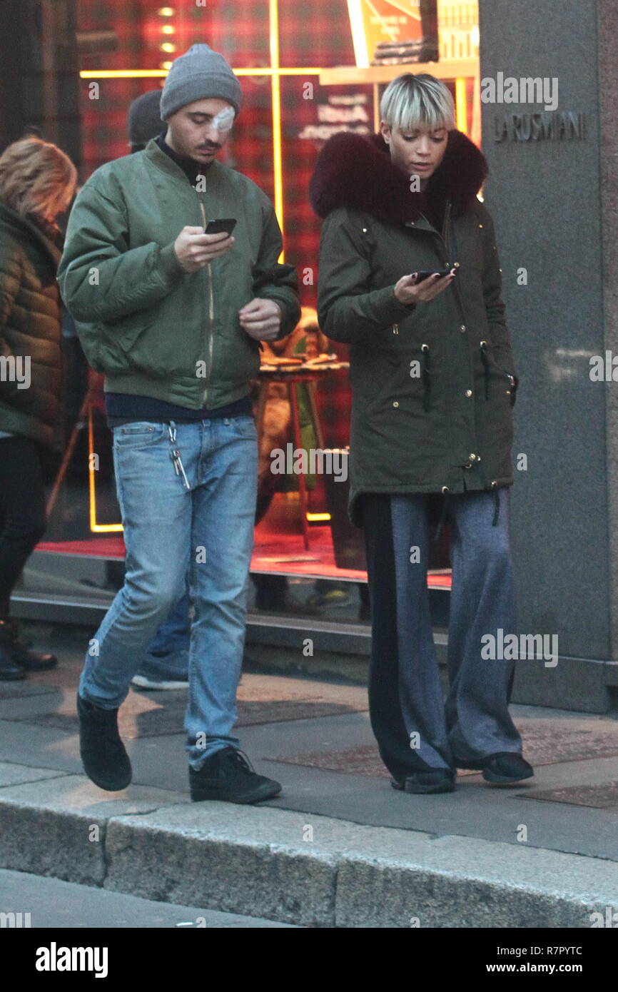 10/12/2018 Milan Ph.Paolo Della Bella/LaPresse La cantante Elodie Di Patrizi,sorpresa dans la via Monte Napoleone, con un misterioso ragazzo e nel negozio di scarpe shopping Mon Graymer Banque D'Images