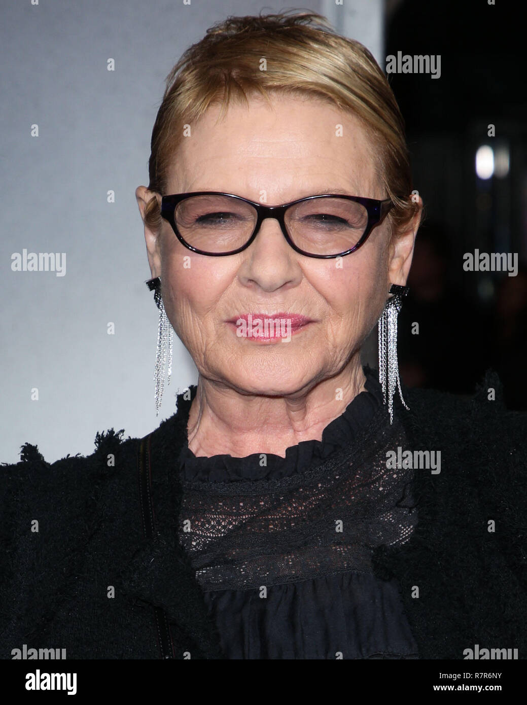 WESTWOOD, LOS ANGELES, CA, USA - 10 décembre : L'actrice Dianne Wiest arrive à la Los Angeles Premiere de Warner Bros Pictures' 'La mule' qui s'est tenue au Regency Village Theatre le 10 décembre 2018 à Westwood, Los Angeles, Californie, États-Unis. (Photo par Image Press Office) Banque D'Images