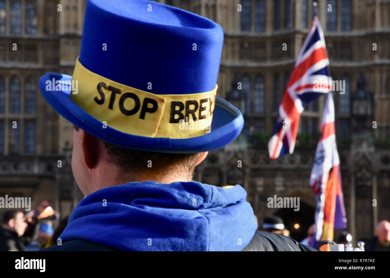 Londres, Royaume-Uni. 11 Décembre, 2018. Steve Bray militant,'Mr Arrêter Brexit' a dirigé une démo sur la journée qu'un Brexit voter avait été prévue.Le vote a été reporté.Chambres du Parlement,London.UK Crédit : michael melia/Alamy Live News Banque D'Images