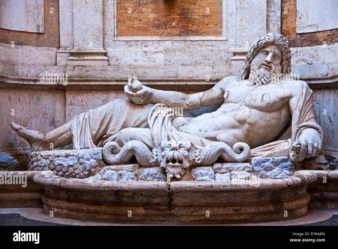 La fontaine de "arforio' dans la cour du Palazzo Nuovo à Rome. Banque D'Images
