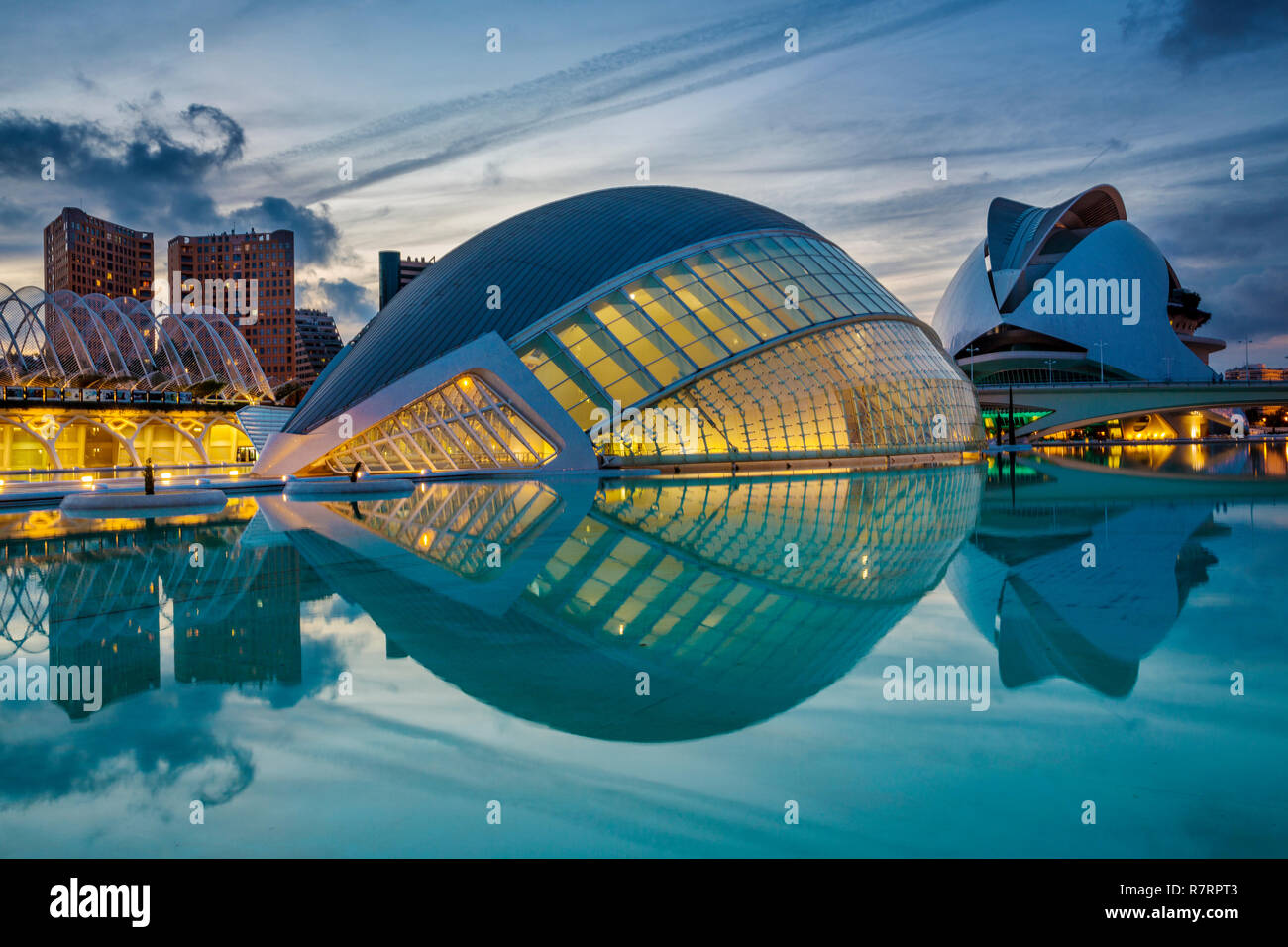L'Hemisferic et Palais des Arts de la Reine Sofia. Cité des Arts et des Sciences . Architecte Santiago Calatrava. Valence. Comunidad Valencia. L'Espagne. L'Europe Banque D'Images