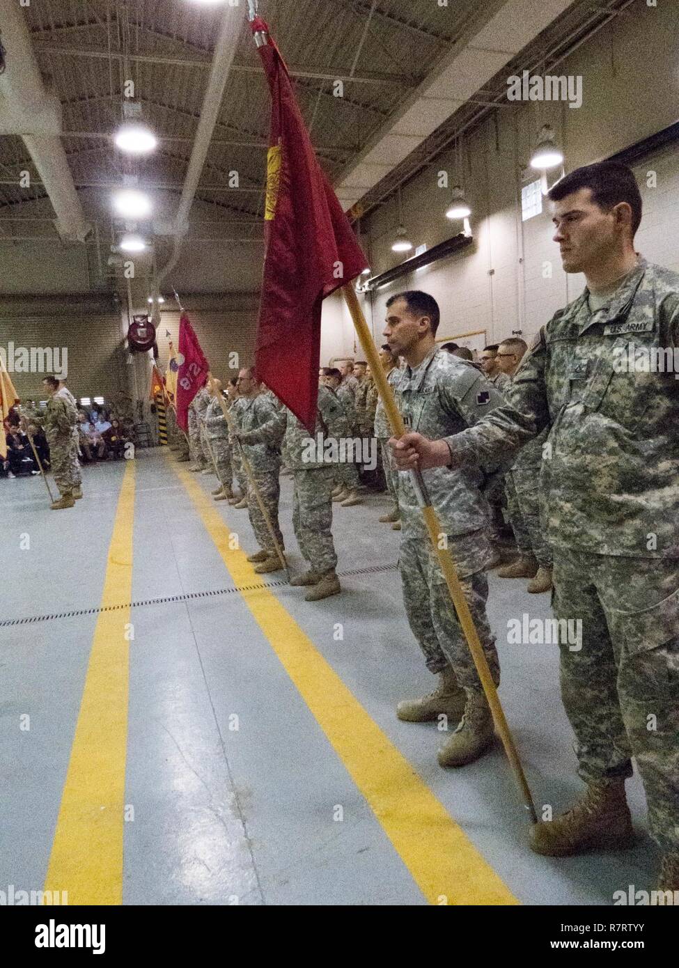 Cinq entreprises de la réserve de l'Armée américaine à la 191e Bataillon de soutien au maintien en puissance de combat cérémonie de passation de commandement, le 8 avril, 2017, à la Kenichi Uchida Réserver Center à Salt Lake City. Banque D'Images