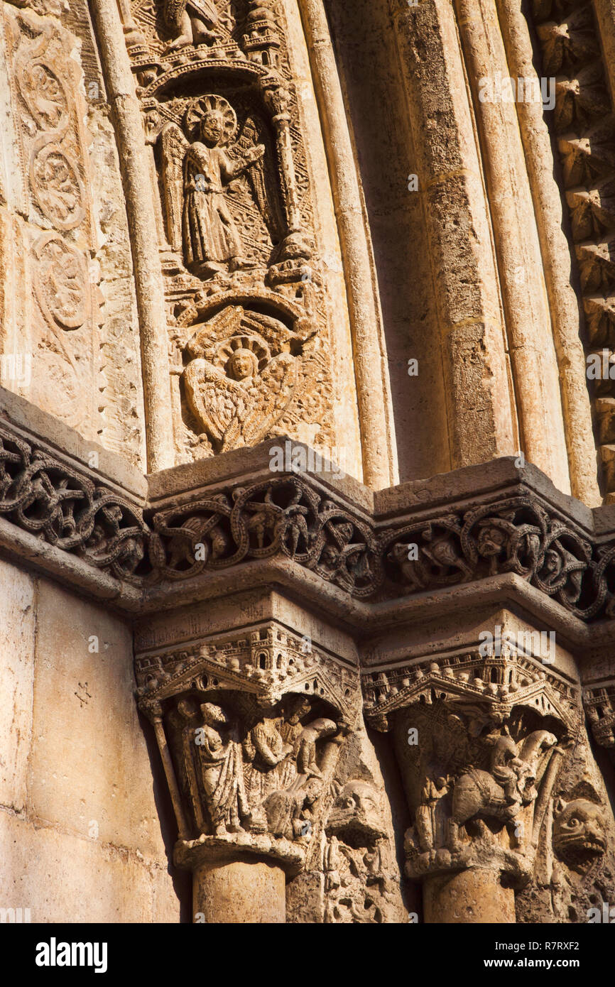 Porte romane dans la Cathédrale, à l'archevêque square. Valence. Communauté de Valence. L'Espagne. Banque D'Images
