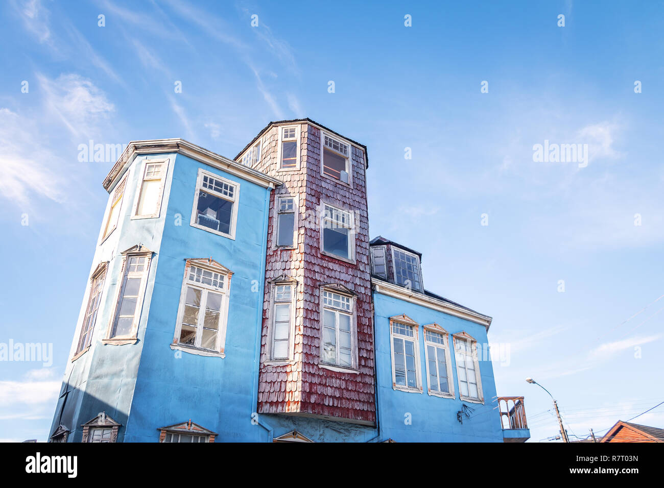 L'architecture traditionnelle des maisons dans le sud du Chili - Castro, Ile de Chiloé, Chili Banque D'Images