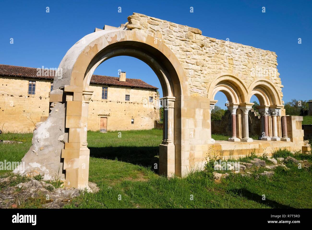 France, Haute Garonne, Proupiary, restes du cloître de l'abbaye de Bonnefont Banque D'Images