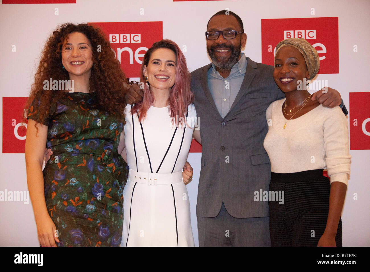 L-R Mahalia Directeur Belo et acteurs, Keira Knightley Lenny Henry et Tamara Lawrance, les principaux acteurs de la distribution de l'adaptation de la BBC Andrea Levy' Banque D'Images