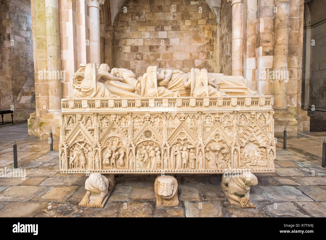 Tombe de Inês de Castro, monastère d'Alcobaça, UNESCO World Heritage Site, Alcobaça, Portugal Banque D'Images