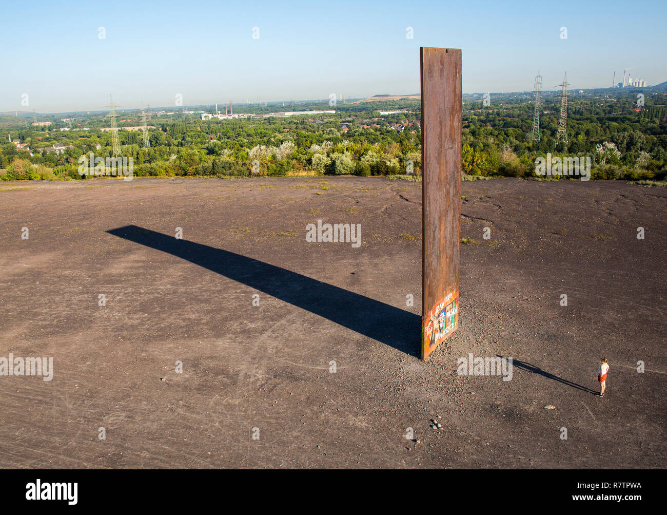 'Bramme für das Ruhrgebiet' ou 'Slab pour la Ruhr", oeuvre d'art par Richard Serra sur le Schurenbachhalde heap, Essen Banque D'Images