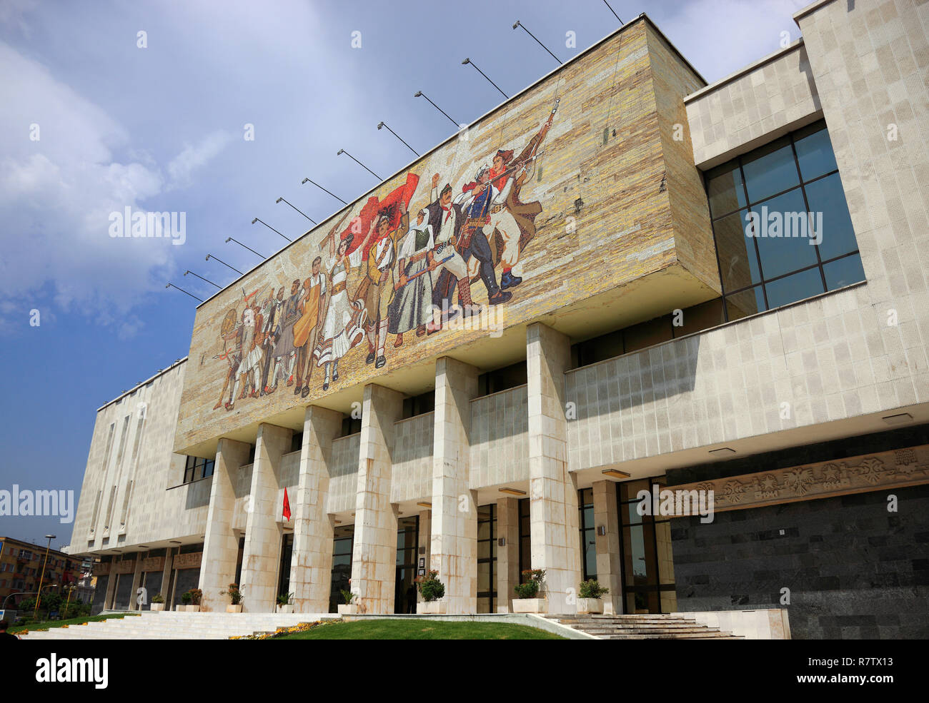 Musée national d'histoire de la place Skanderbeg, avec la grande mosaïque Shqiptaret, Tirana, Albanie Banque D'Images