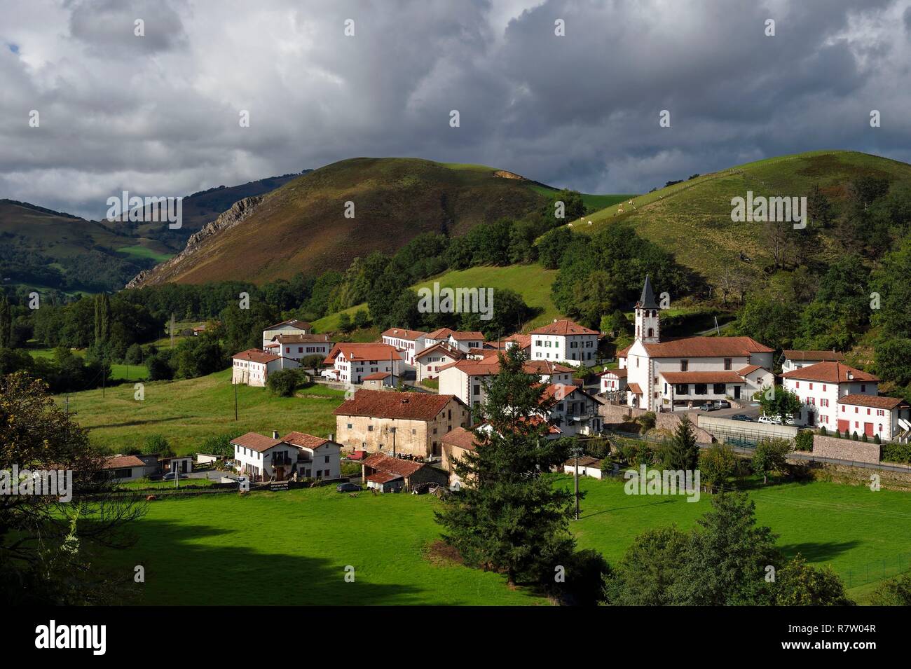 France, Pyrénées Atlantiques, Pays Basque, vallée des Aldudes, le village d'Urepel Banque D'Images