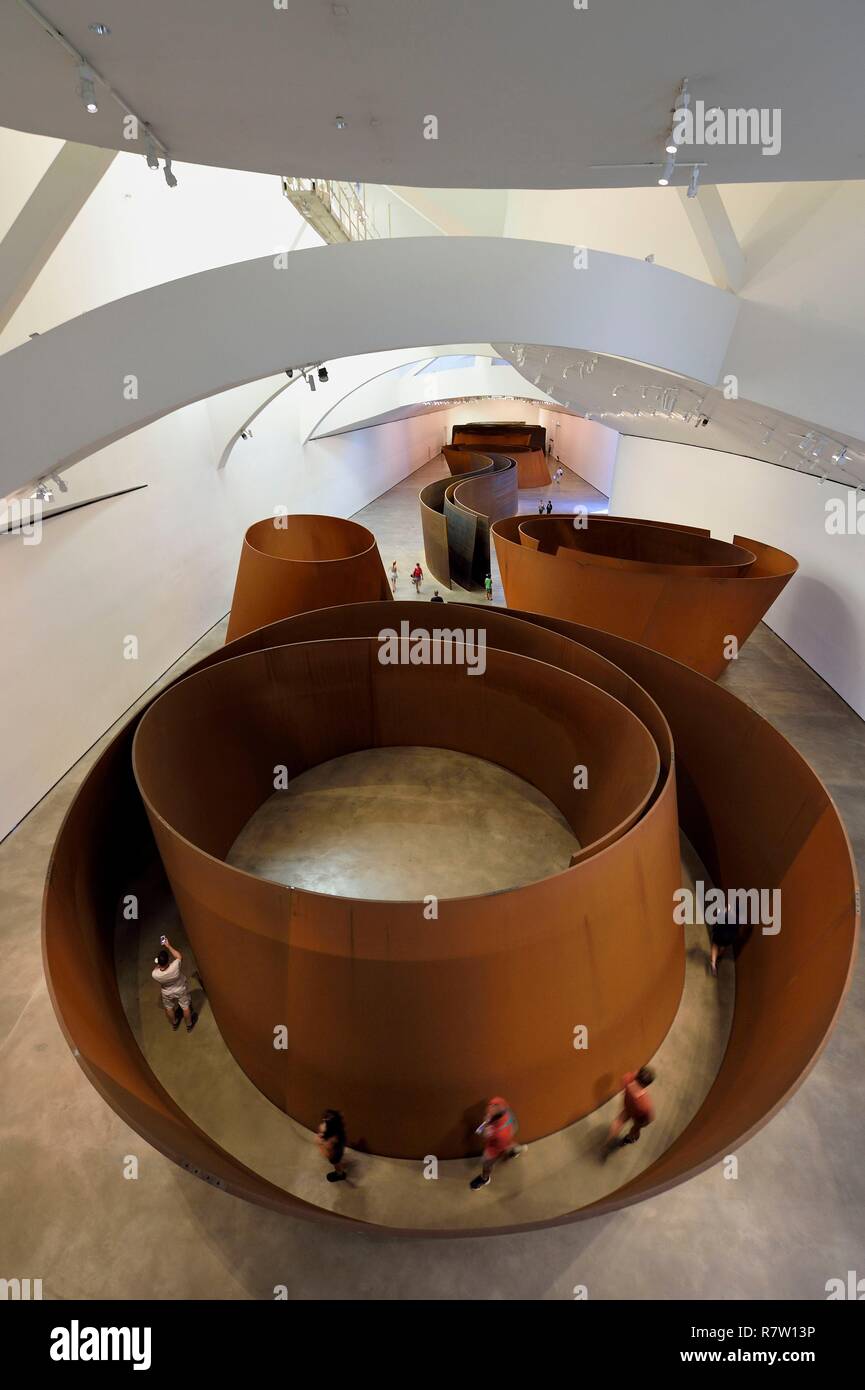 Espagne, Pays Basque, Province de Biscaye, Bilbao, le musée Guggenheim conçu par Frank Gehry, la question de temps, 1994-2005, huit sculptures d'acier patinable par Richard Serra Banque D'Images
