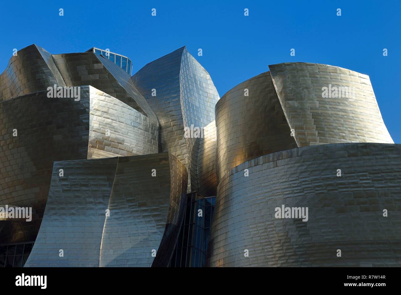 Espagne, Pays Basque, Province de Biscaye, Bilbao, le musée Guggenheim conçu par Frank Gehry Banque D'Images