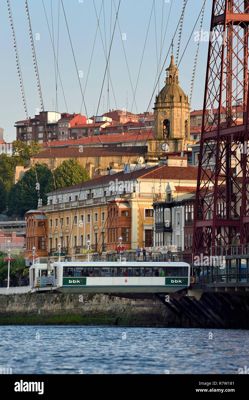 Espagne, Pays Basque, Province de Biscaye, Bilbao, Vizcaya bridge (Puente de Vizcaya ou Puente Colgante) sur la rivière Nervión, reliant les deux villes de Portugalete et Getxo, encore en service, ce transporteur pont construit de 1888 à 1893 est le premier construit et aussi le plus grand au monde, classé au Patrimoine Mondial par l'UNESCO Banque D'Images